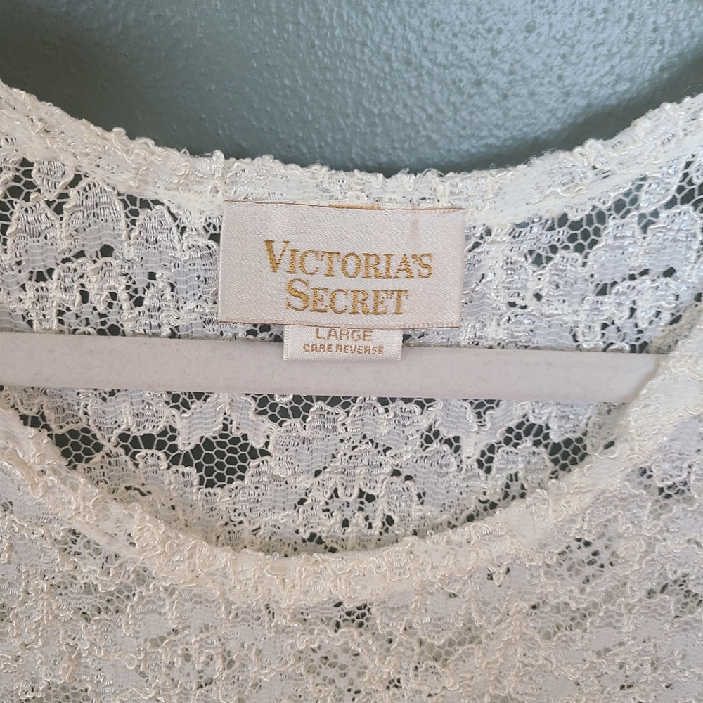 Gold Label Victoria's Secret Sheer Floral Top in Cream, Size Large - Picture 2 of 4